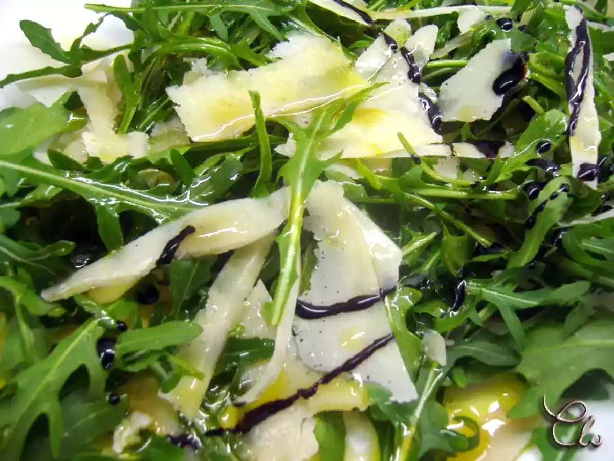 Ensalada Cris de rúcula y parmesano