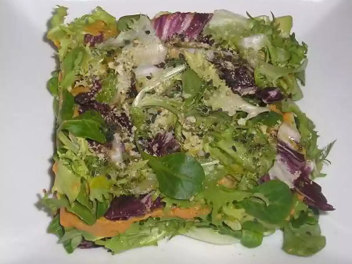 Ensalada de aguacate con paté de escalivada