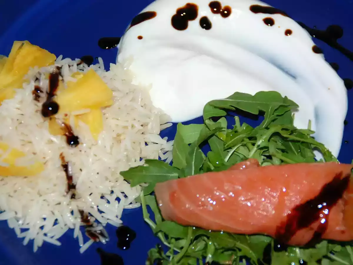 ENSALADA DE ARROZ CON SALMÓN Y PIÑA