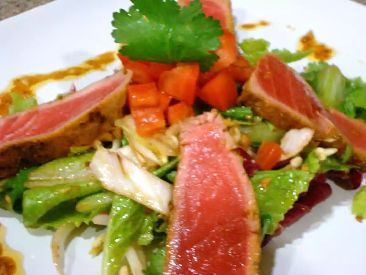 Ensalada de Atún con Vinagreta de Curry y Maní