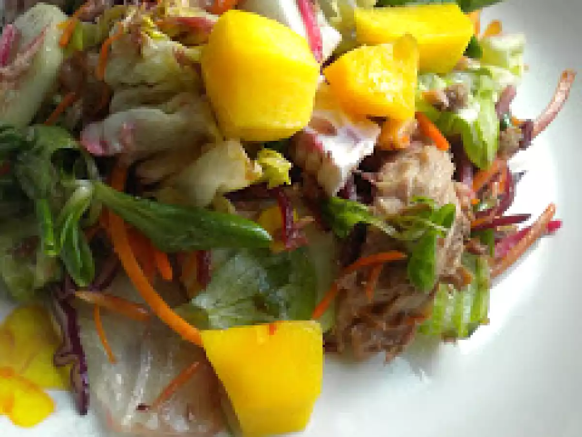 Ensalada de atún y melocotón