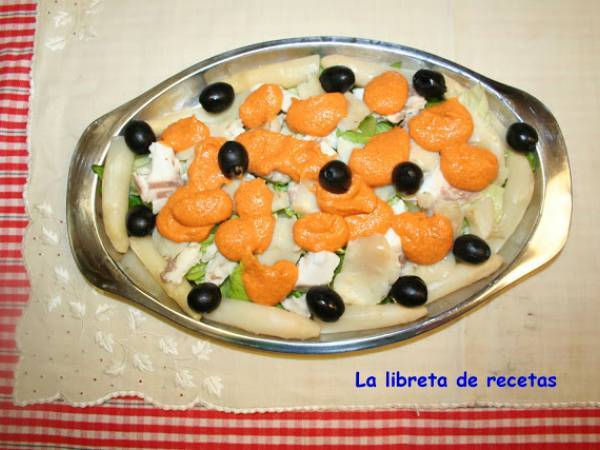 Ensalada de bacalao con salsa romesco