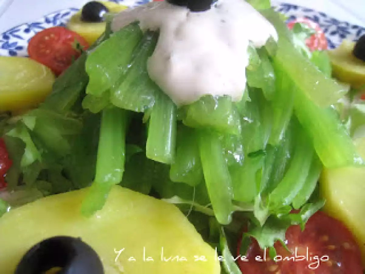Ensalada de borraja, con salsa de yogur