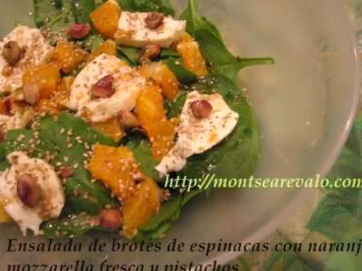 Ensalada de brotes de espinacas con naranja, mozzarella fresca y