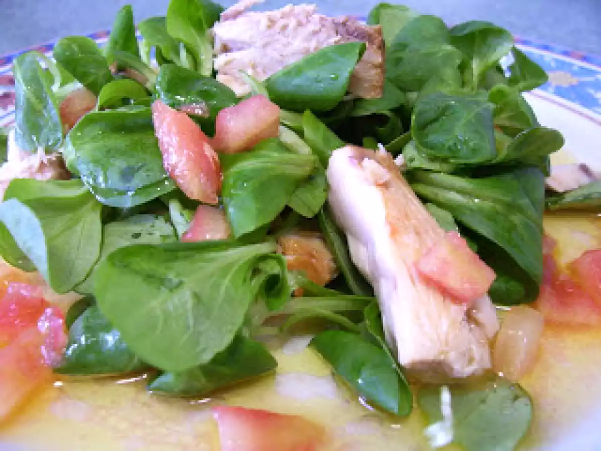 Ensalada de Canónigos con vinagreta de tomate