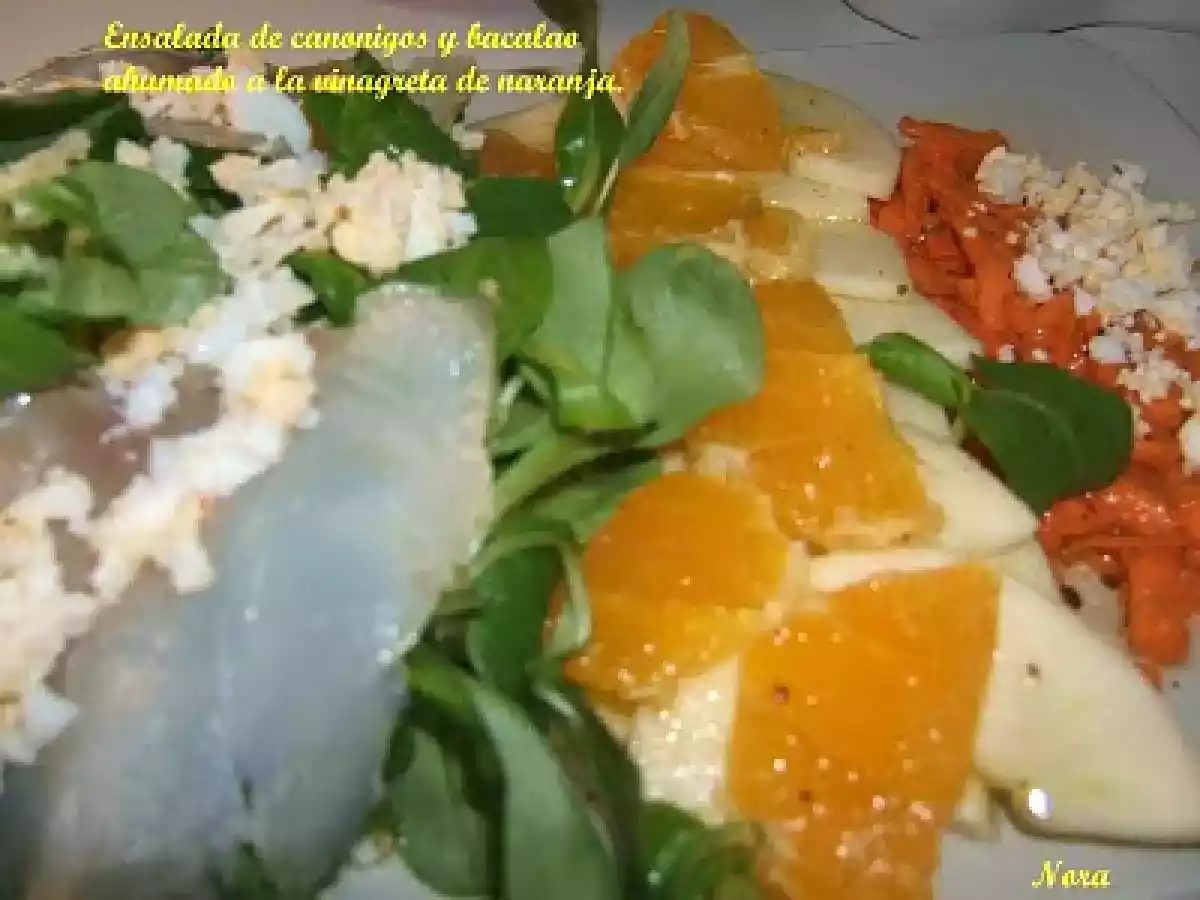 Ensalada de canonigos y bacalao ahumado a la vinagreta de naranja. - foto 2