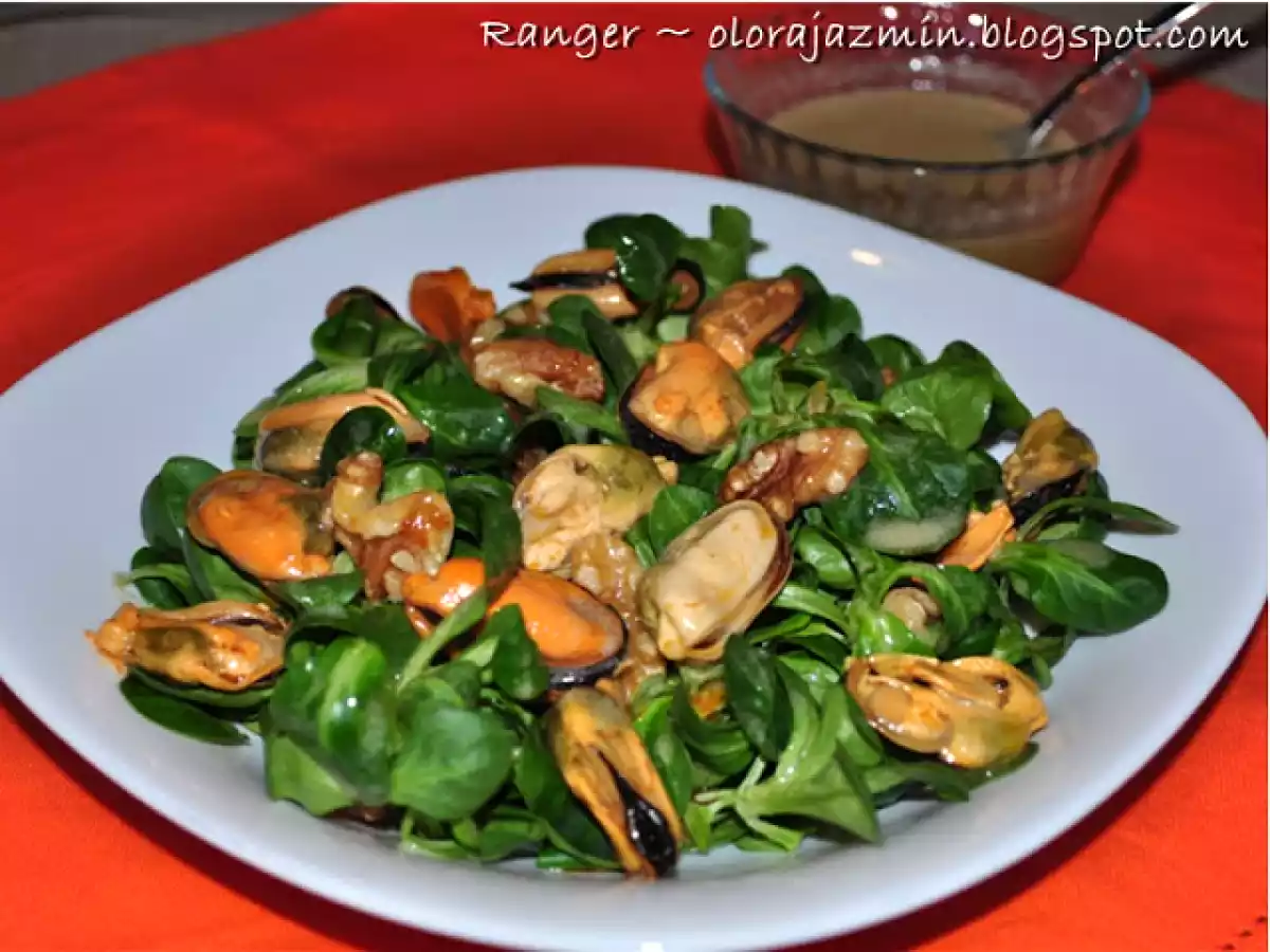 Ensalada de canónigos y mejillones