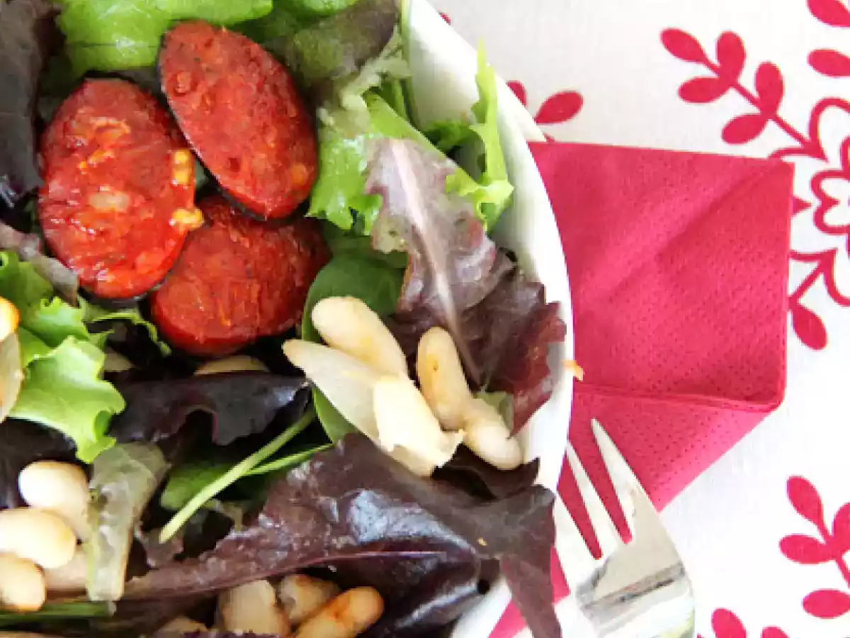 Ensalada de chorizo y judías con vinagreta