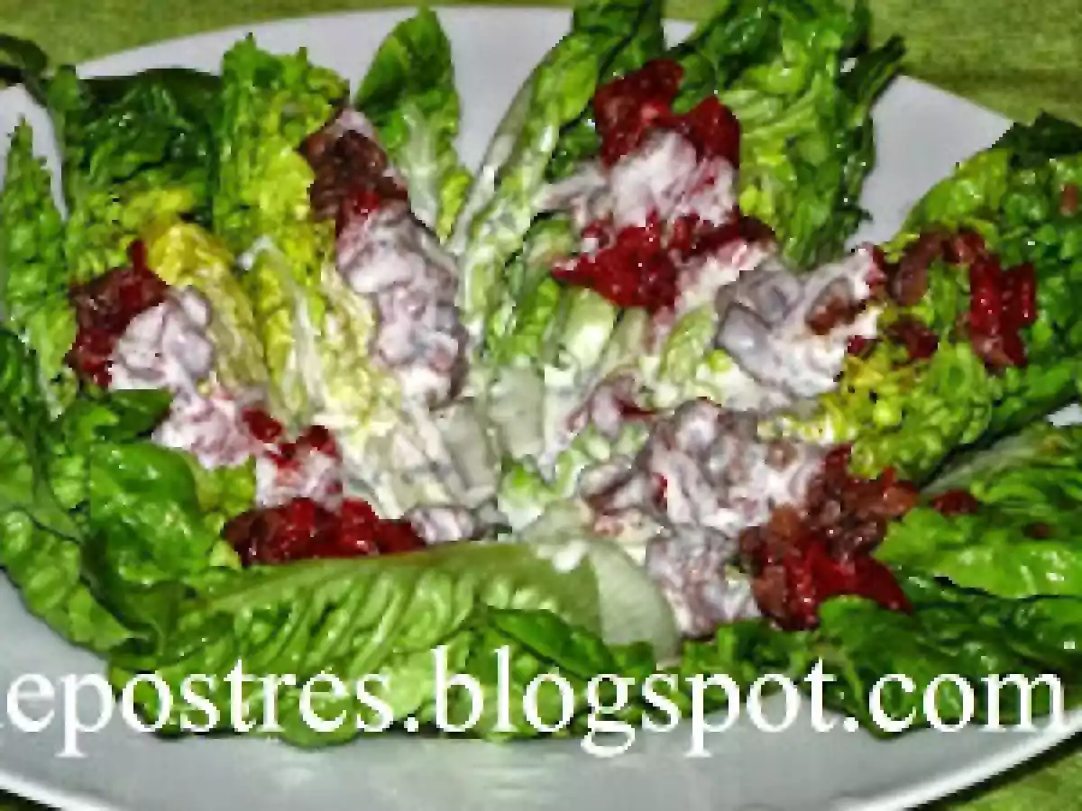 Ensalada de cogollos con anchoas y roquefort