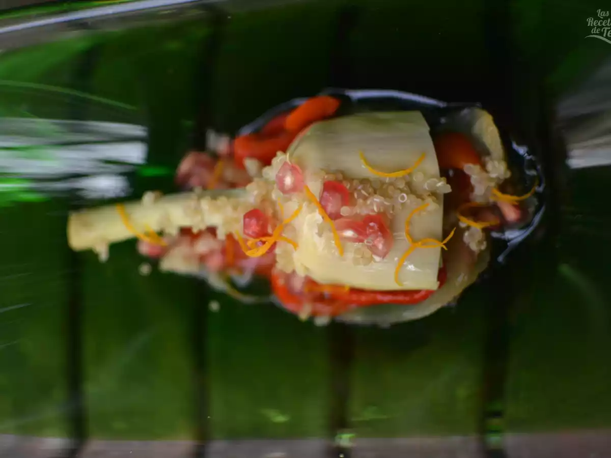 Ensalada de conservas de alcachofas y vegetales asados