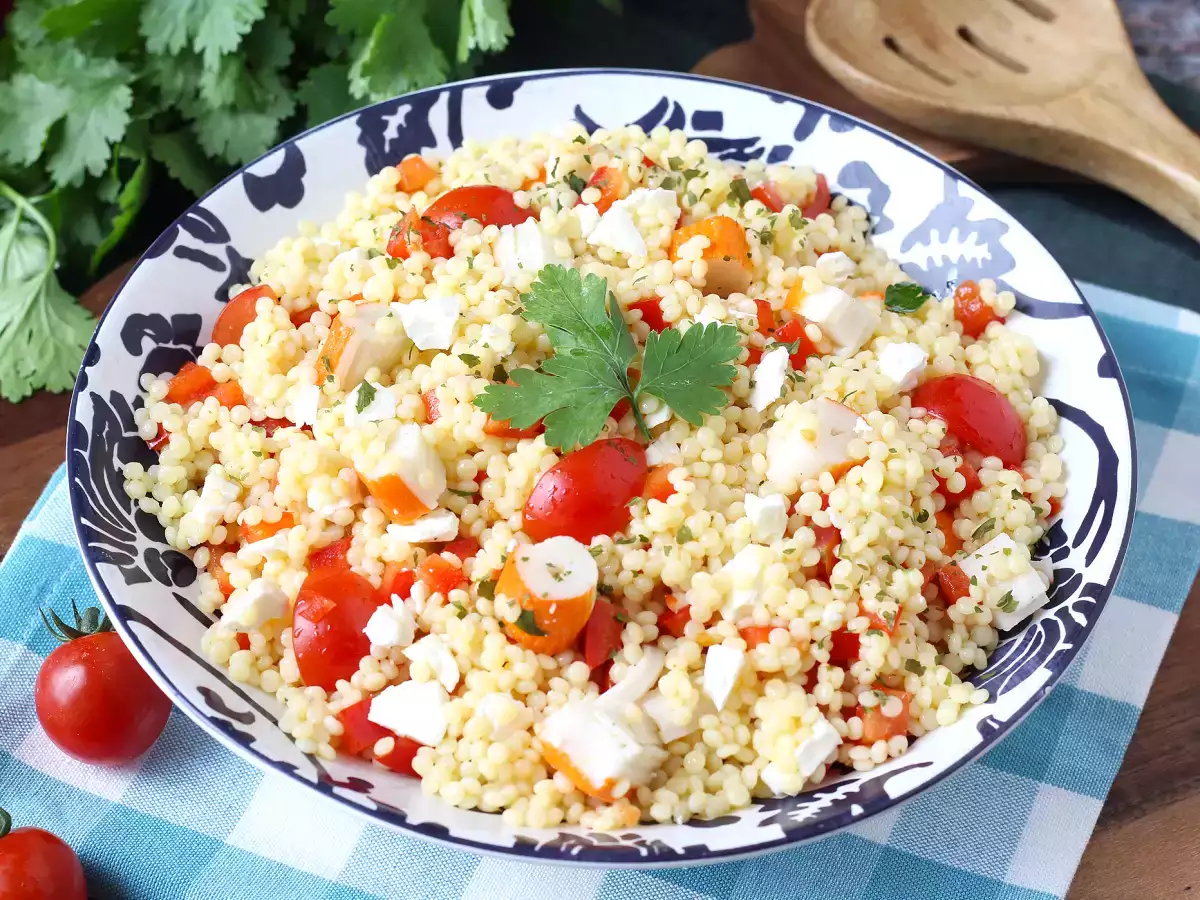 Ensalada de cuscús perla con surimi: fresca, fácil de preparar y perfecta para el verano - foto 2