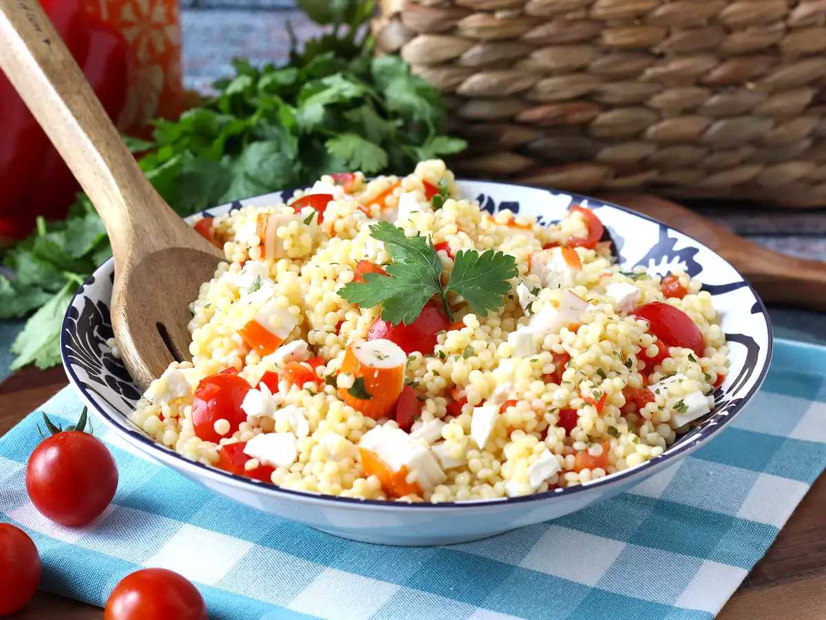 Ensalada de cuscús perla con surimi: fresca, fácil de preparar y perfecta para el verano - foto 3