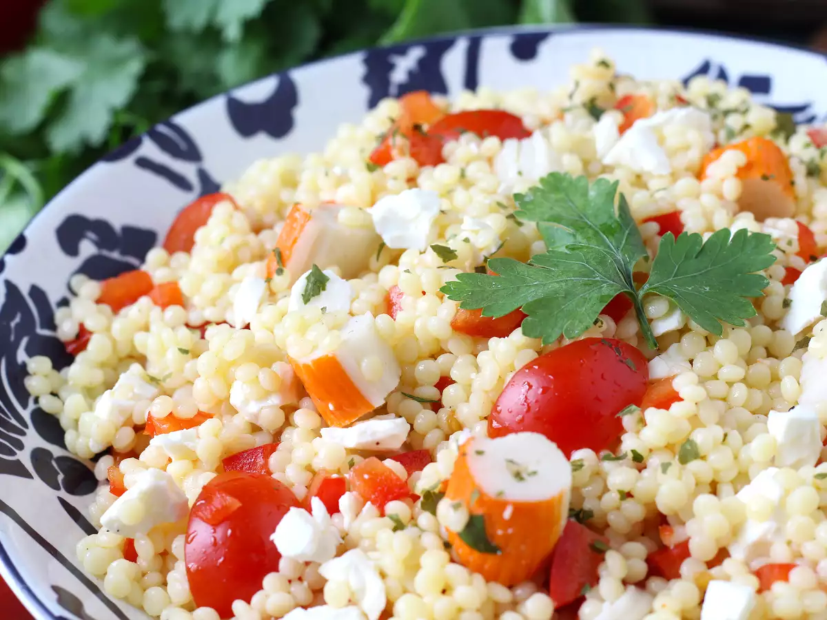Ensalada de cuscús perla con surimi: fresca, fácil de preparar y perfecta para el verano - foto 5