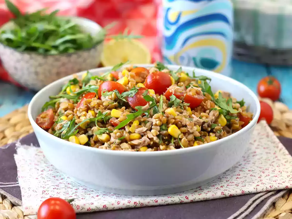 Ensalada de espelta con atún y tomates cherry: una receta ligera y nutritiva