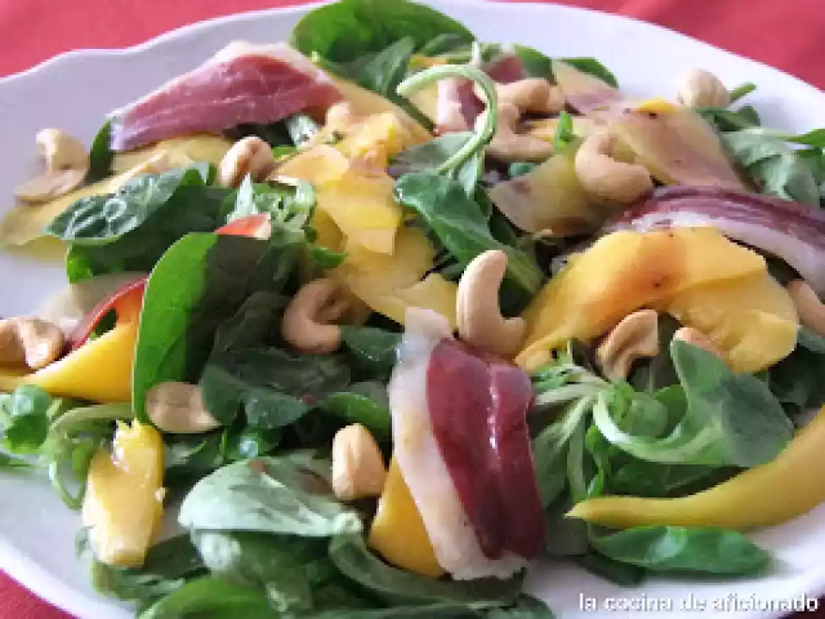 Ensalada de espinacas con mango y pato