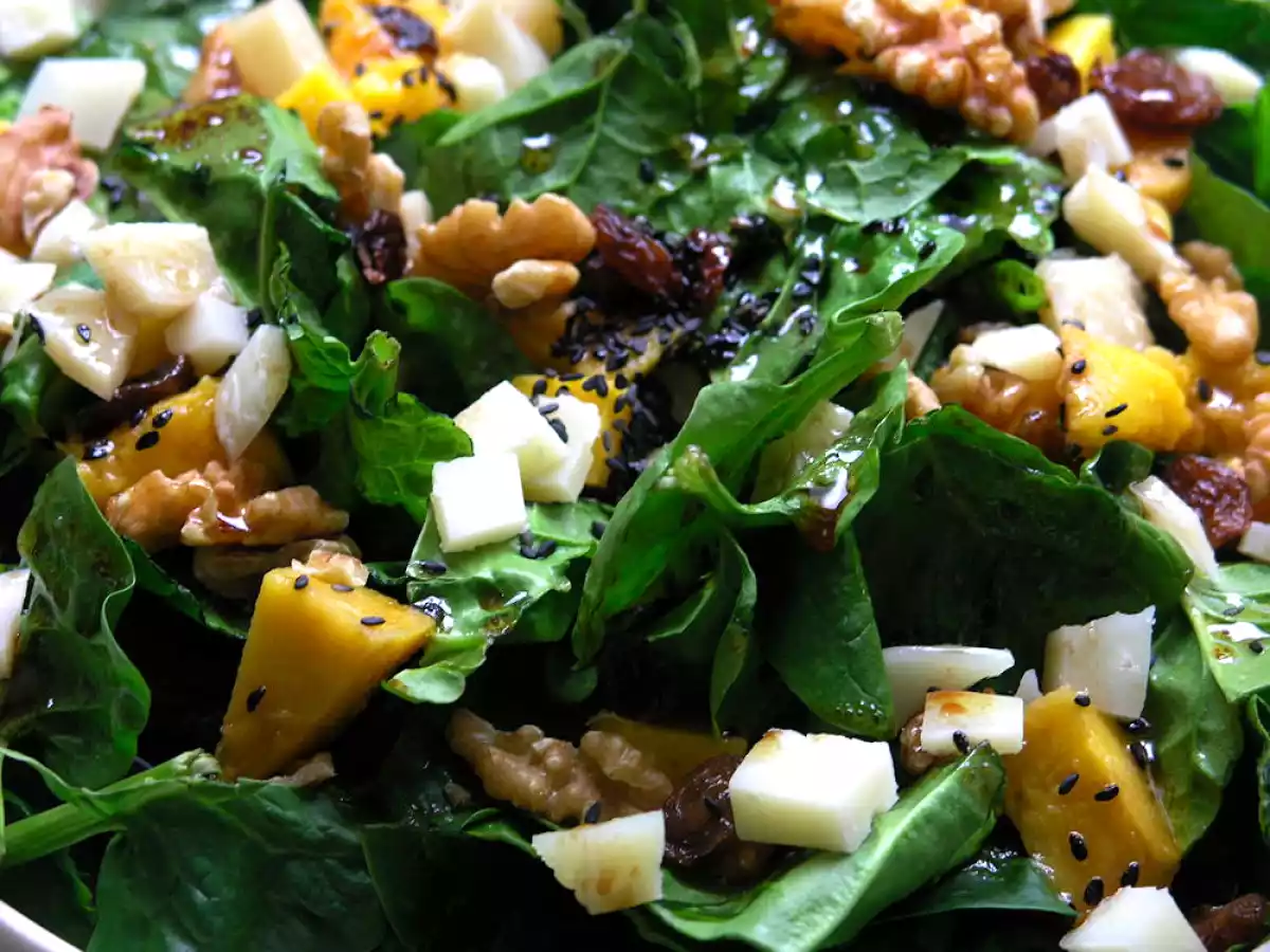 Ensalada de espinacas con queso y mango