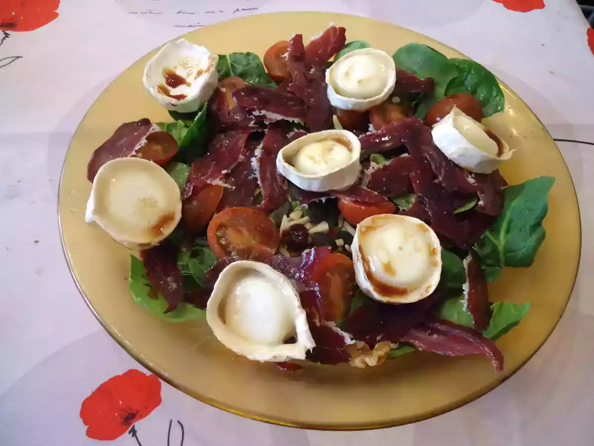 Ensalada de espinacas, jamón de pato y queso de cabra - foto 3