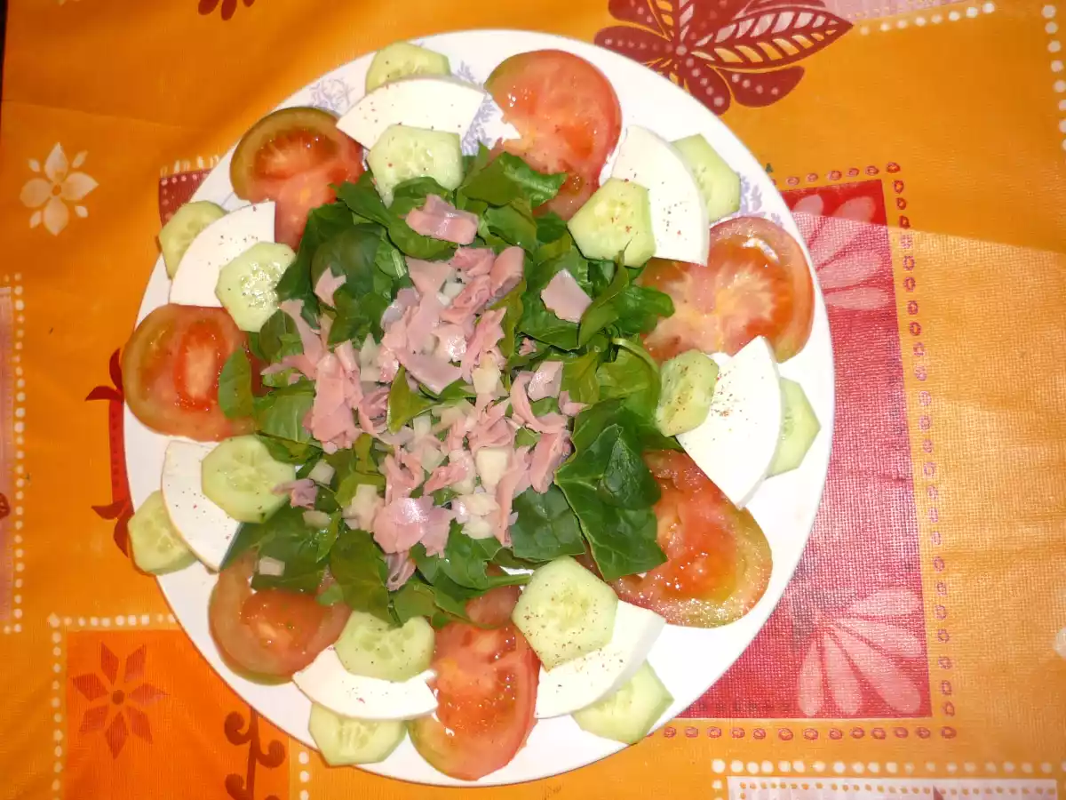 Ensalada de Espinacas, Queso Fresco y Pepino.