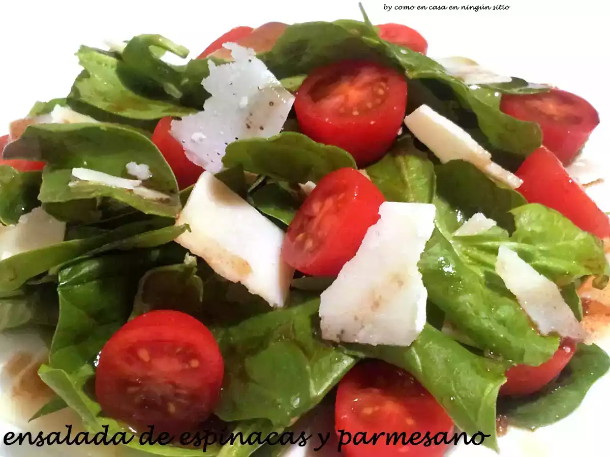 Ensalada de espinacas y parmesano