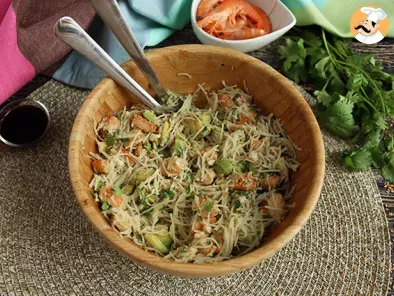 Ensalada de fideos de arroz, langostinos, aguacate, huevo y cilantro - foto 4