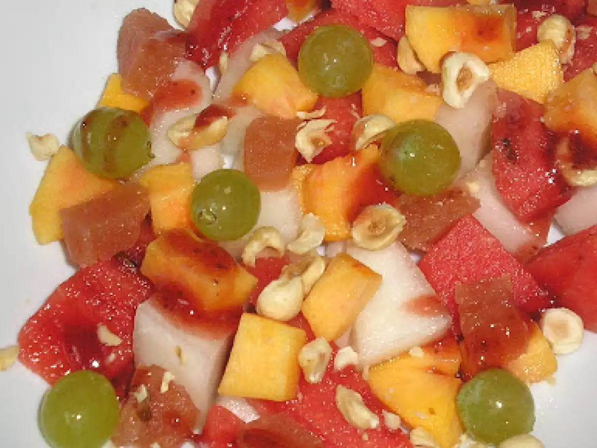 Ensalada de frutas con membrillo de manzana