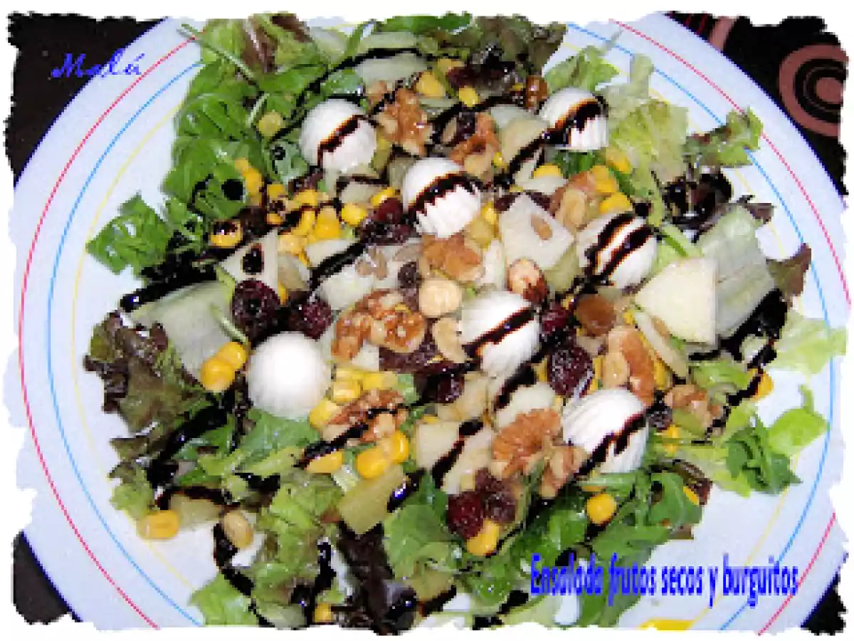 Ensalada de frutos secos y burguitos