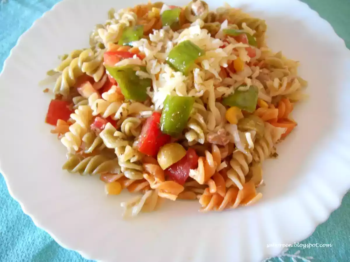 Ensalada de fusilli con atún