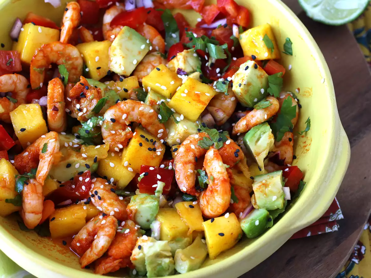 Ensalada de gambas y mango: fresca, colorida y llena de sabor