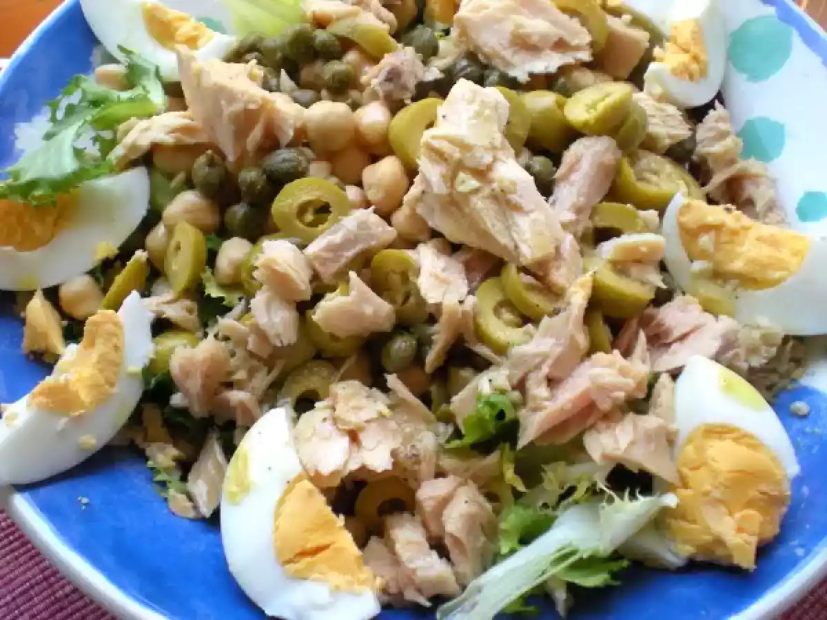 Ensalada de garbanzos con atún claro