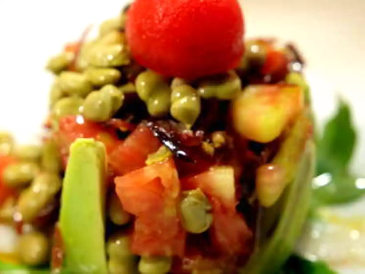 Ensalada de habitas con virutas de jamón