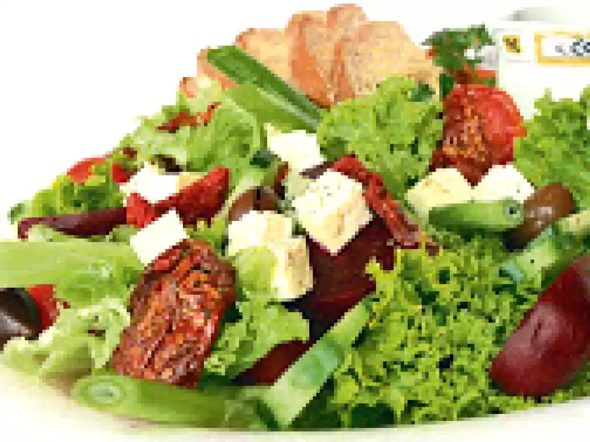 Ensalada de lechuga, pera y melocotones