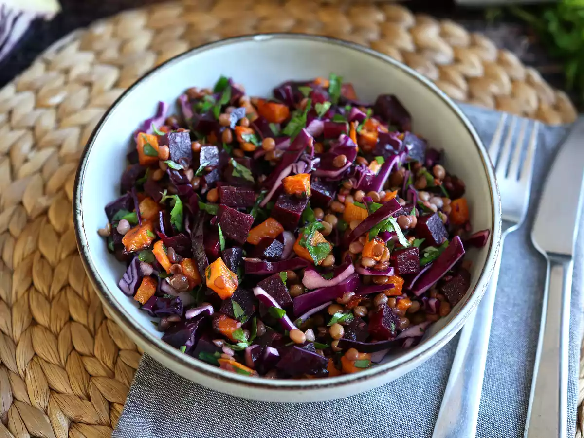 Ensalada de lentejas, calabaza, col lombarda, remolacha y perejil (perfecta para otoño/invierno) - foto 2