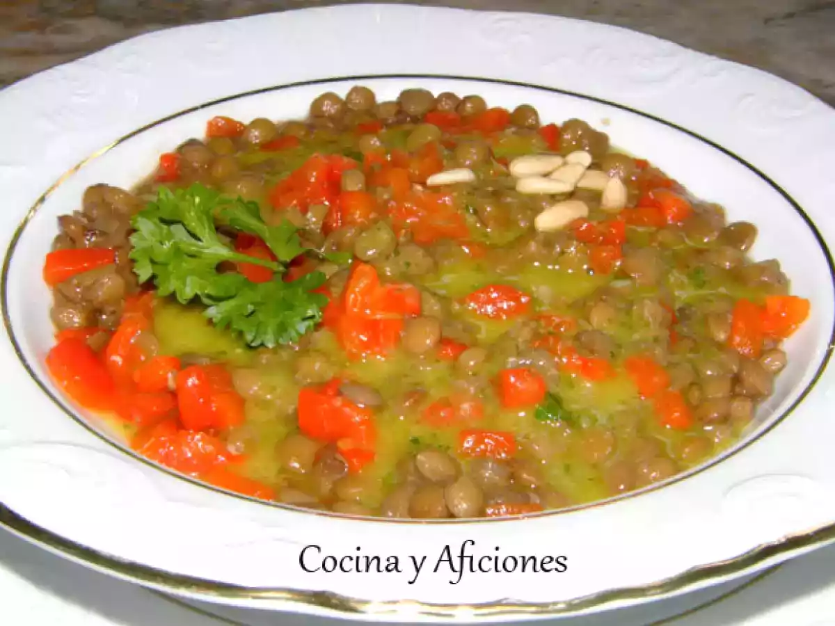 Ensalada de lentejas con pimientos y salsa verde, receta paso a paso