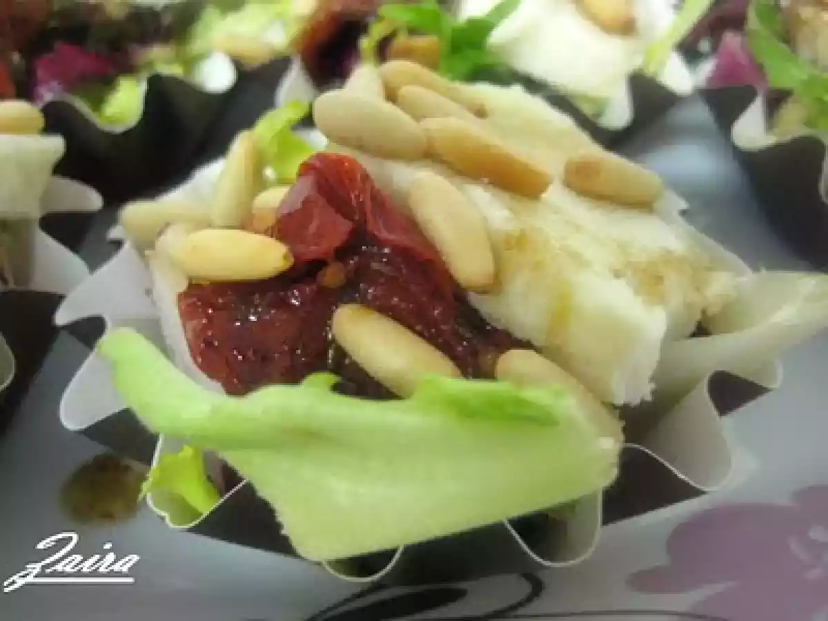 Ensalada de mezclum, queso de cabra, piñones y tomates secos marinados - foto 5