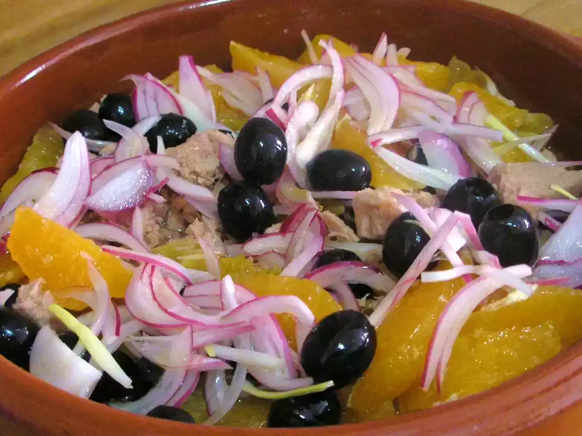 Ensalada de naranja y bonito