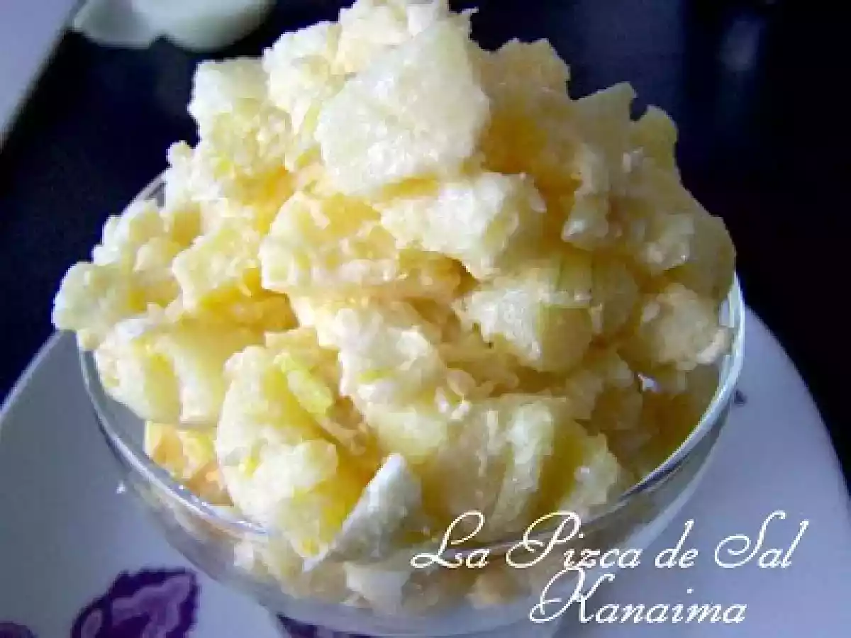 Ensalada de papas y huevos al ajo porro - foto 2