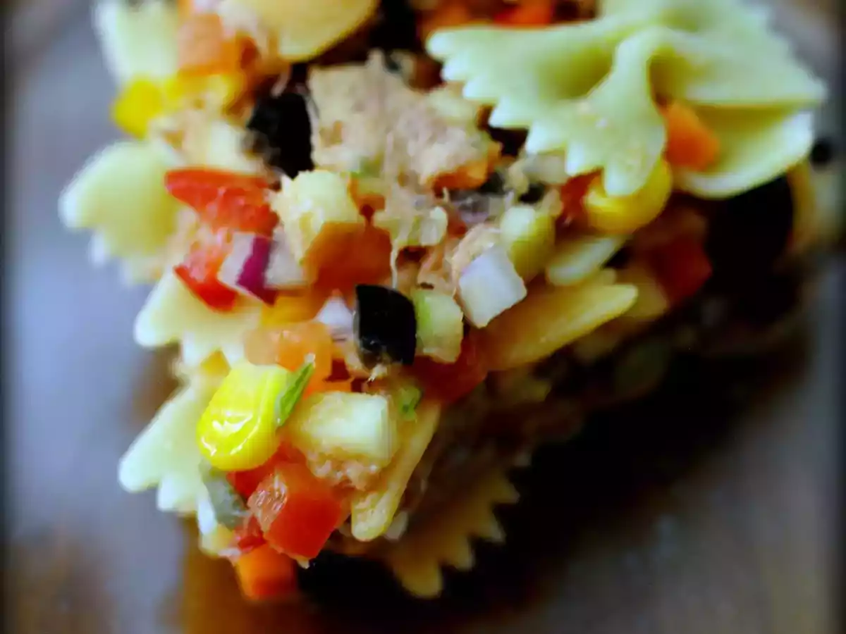 Ensalada de pasta, atún y vegetales - foto 2