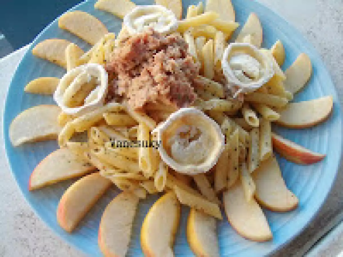 Ensalada de pasta con manzana y queso de cabra