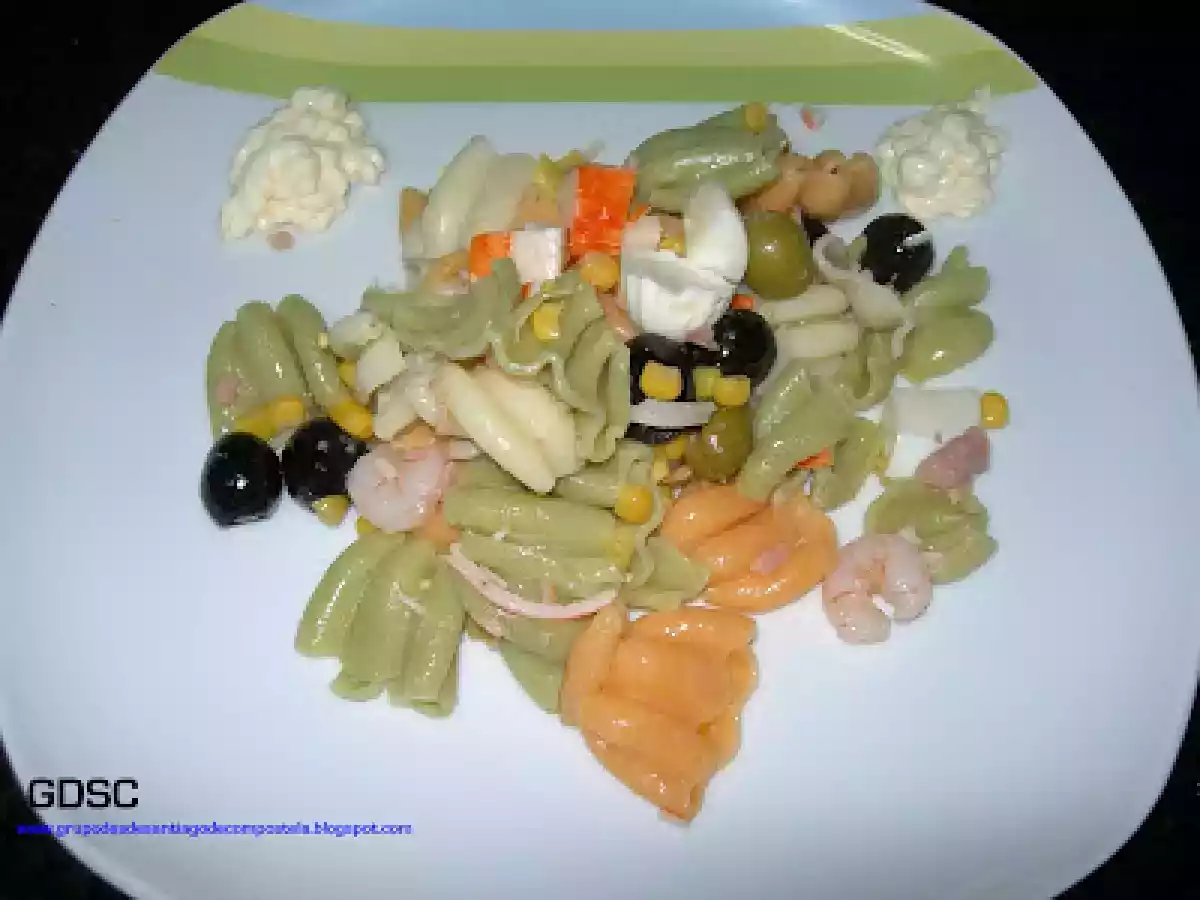 ENSALADA DE PASTA CON MARISCO - foto 2