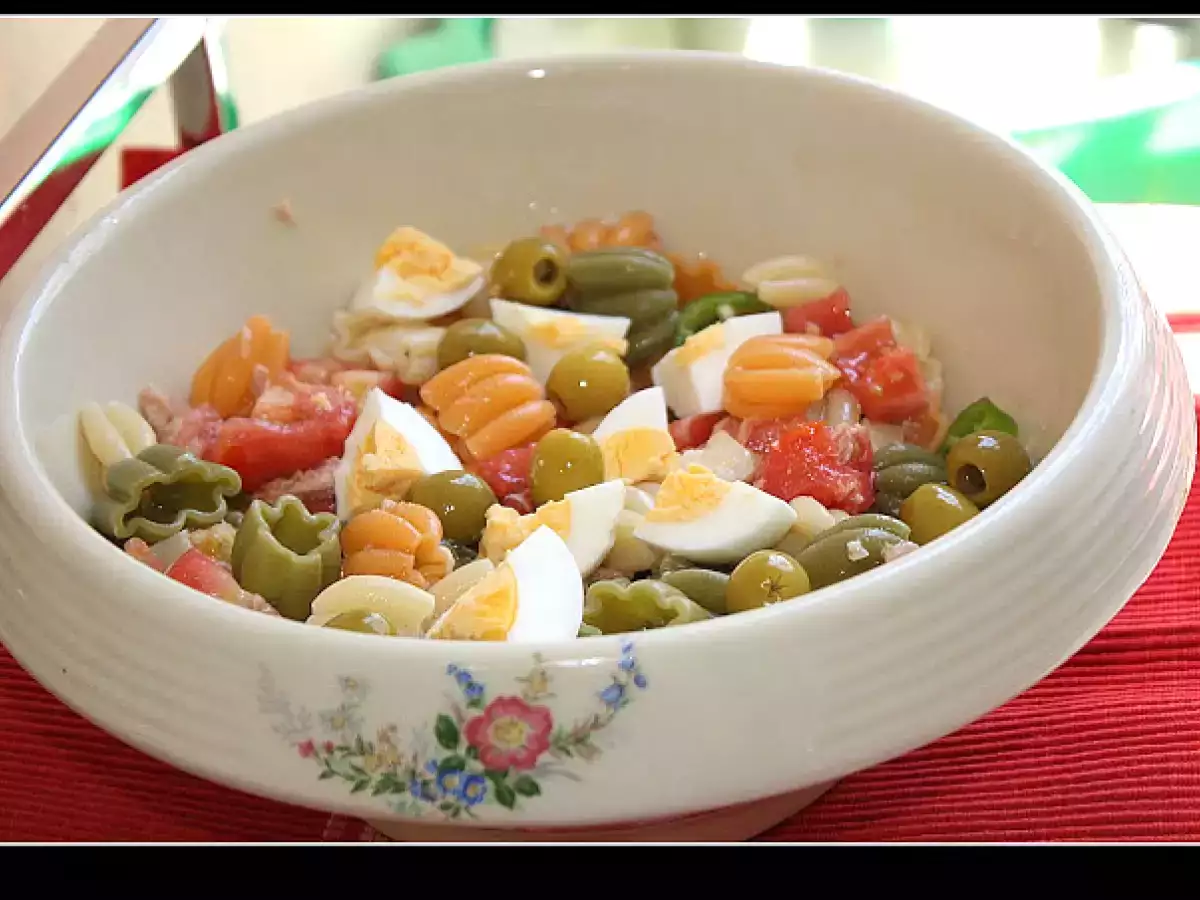 Ensalada de pasta con vinagreta de fresas y piñones - foto 3