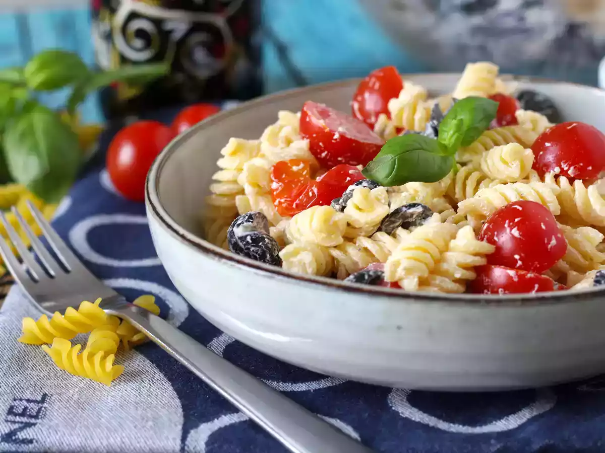 Ensalada de pasta fría muy cremosa ¡lista en menos de 10 minutos!