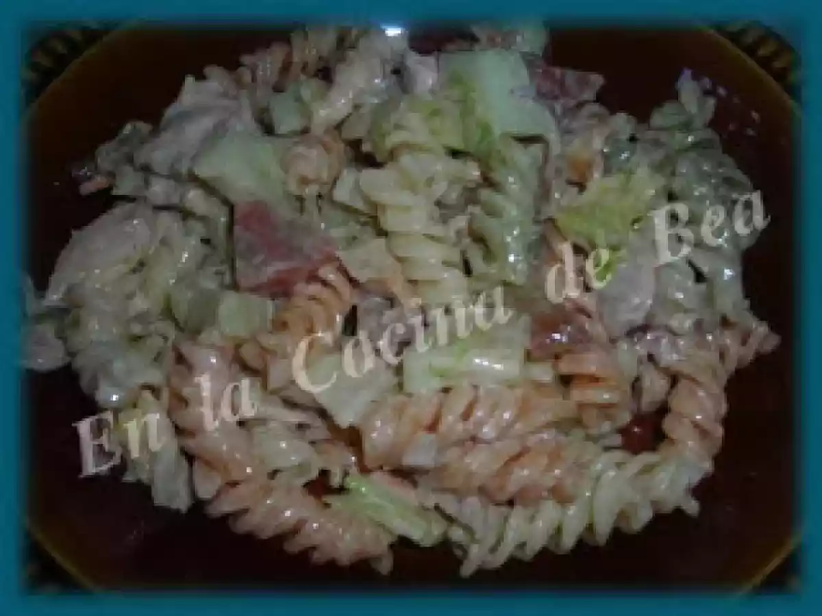 Ensalada de pasta y pollo