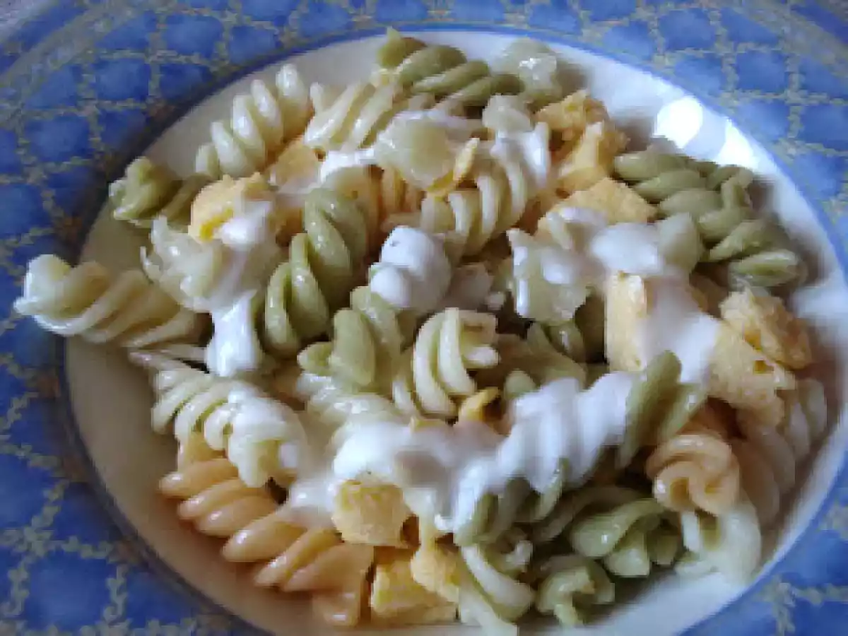 ENSALADA DE PASTA Y TORTILLA AL QUESO