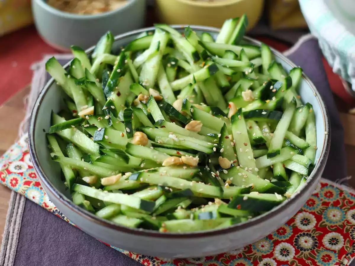 Ensalada de pepino picante con cacahuetes y sésamo - foto 5