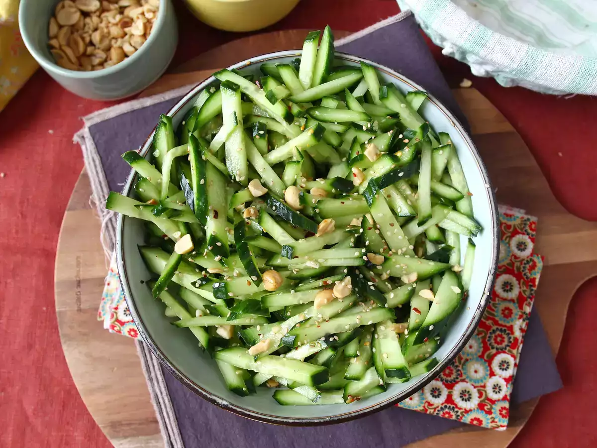 Ensalada de pepino picante con cacahuetes y sésamo - foto 6