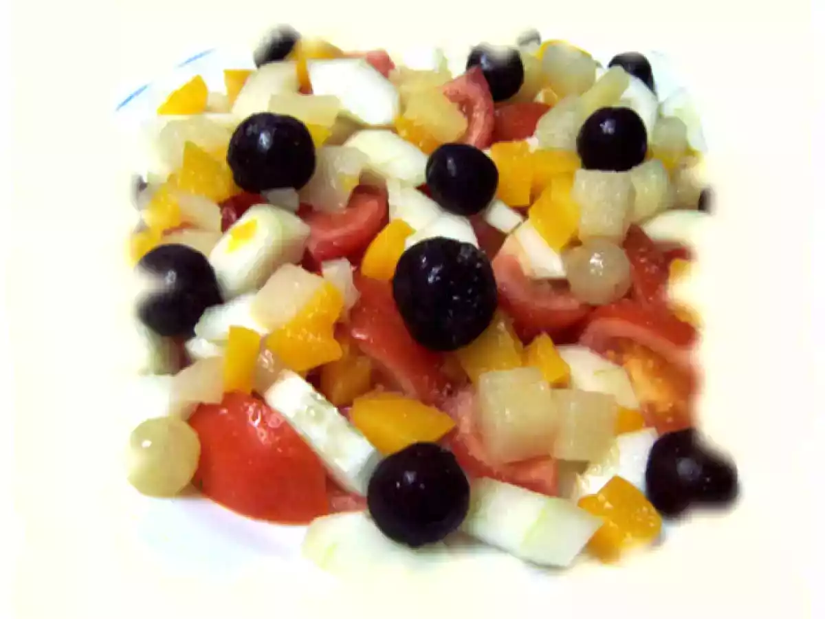 ENSALADA DE PEPINO Y FRUTAS