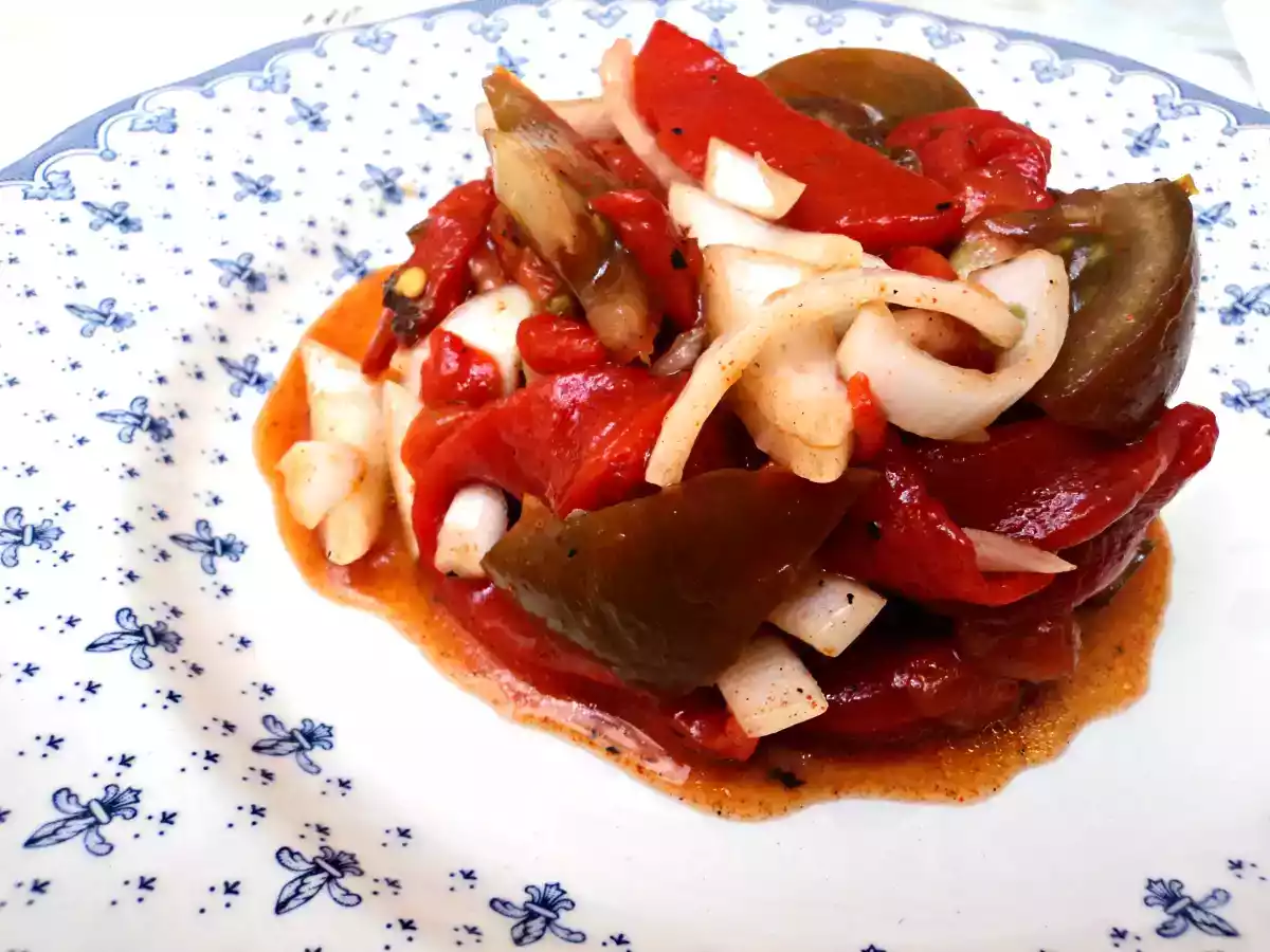 Ensalada de pimientos asados y tomate