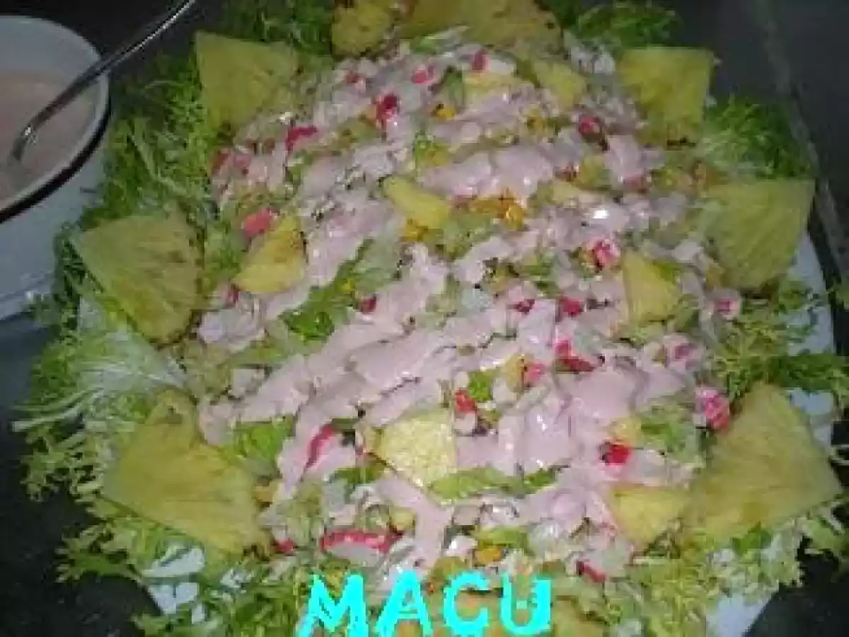 Ensalada de piña y cangrejo