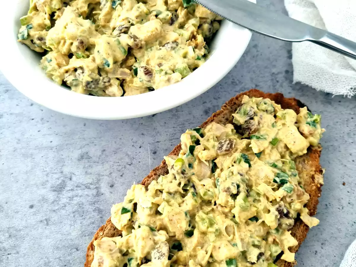 Ensalada de pollo con curry