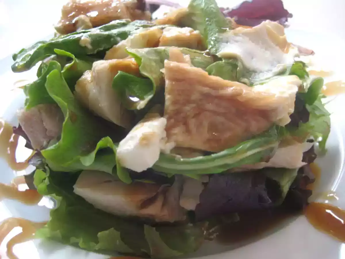 Ensalada de pollo y crema de queso con reducción de Pedro Ximenez
